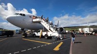 Inilah bandara paling terpencil di dunia, yakni Mataveri International Airport. Berjarak 2.603 kilometer ke arah barat ke Bandara Totegegie di Polinesia Prancis, 3.759 kilometer untuk mencapai Bandara Santiago, Chile ini (CNN Travel)
