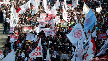 Massa aksi ini tergabung dalam Kesatuan Niaga Celuller Indonesia (KNCI).