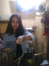 Yuk Kenalan! Ini Cantiknya Barista di Kedai Saima Makassar 