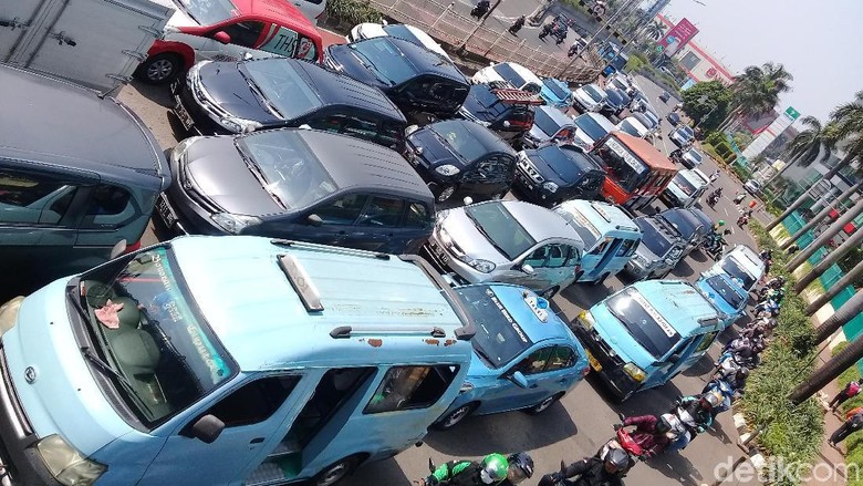 Imbas Pengosongan Rumah di Tanah Kusir, Lalin ke Gandaria Macet Imbas Pengosongan Rumah di Tanah Kusir, Lalin ke Gandaria Macet