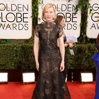 Ya, gaun tersebut pernah membungkus tubuh aktris asal Australia ini saat Golden Globes 2014 silam. Ketika itu, ia memenangkan penghargaan aktris terbaik kategori film drama berkat perannya di Blue Jasmine. (Foto: Getty Images)