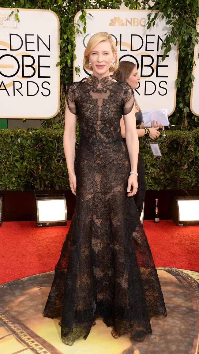 Inilah penampilan Cate Blanchett di Golden Globes 2014. Gaun tersebut adalah bagian dari koleksi couture Armani Prive untuk Fall 2013. (Foto: Getty Images)