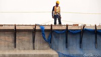 Beberapa proyek juga tengah dilakukan seperti jalur pintu keluar di Jalan DI Panjaitan yaitu seksi koneksi saat ini sedang dalam proses konstruksi.