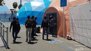 Di tenda-tenda besar ini, pengunjung bisa merasakan langsung pengalaman menggunakan teknologi baru Google yang baru saja diumumkan. Foto: detikINET/Fino Yurio Kristo