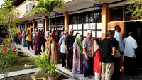 Pemilihan Umum Malaysia ini diketahui diikuti sekitar 14,4 juta warga Malaysia dan diselenggarakan mulai pukul 08.00 hingga 17.00 waktu setempat di 8.253 tempat pemungutan suara (TPS) di seluruh negeri hari ini. Lai Seng Sin/Reuters.