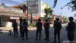 Foto: Kawat Berduri dan Barracuda di Depan Mako Brimob