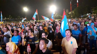 Foto: Suasana Nobar Perhitungan Pemilu Malaysia di Selangor