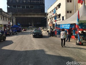 Meski Bersaing, Posko Pendukung Najib dan Mahathir Tetap Berdekatan