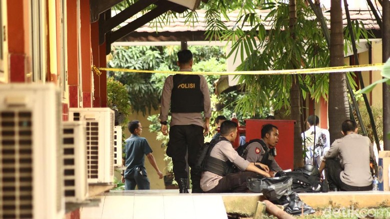 Polri: Napi Teroris di Mako Brimob Rebut Senpi Anggota Polri: Napi Teroris di Mako Brimob Rebut Senpi Anggota