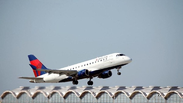 Nyaris! 2 Pesawat Hampir Bertabrakan di Bandara New York