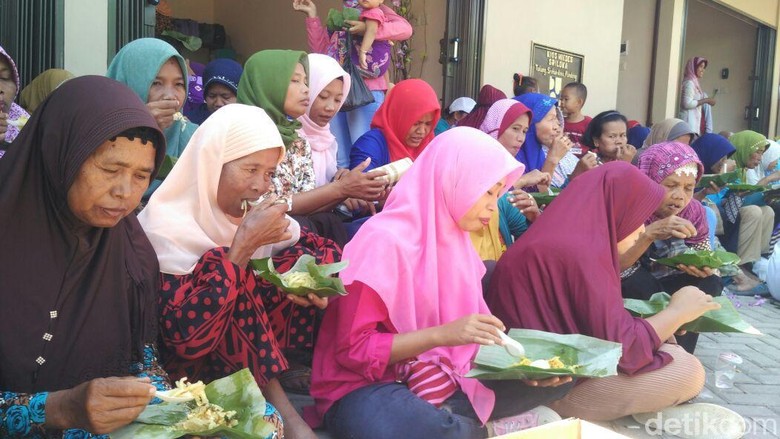Ketika 2.018 Bungkus Mides Disantap Bersama Ribuan Warga di Bantul Ketika 2.018 Bungkus Mides Disantap Bersama Ribuan Warga di Bantul