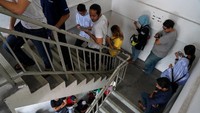 Pemilu ke-14 digelar di Malaysia dan diikuti 3 koalisi partai yaitu Barisan Nasional (BN) yang terdiri dari 13 partai serta mendukung PM Najib Razak, Pakatan Harapan (PH) yang terdiri dari 4 partai yang mendukung eks PM Mahathir Mohamad serta ada Partai Islam se-Malaysia (PAS) yang berdiri di luar poros dua koalisi besar tersebut.  (Foto: REUTERS/Athit Perawongmetha)
