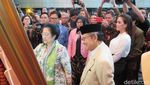 Foto: Senyum BJ Habibie yang Kini Sehat Kembali