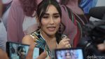 Senyum Semringah Ayu Ting Ting