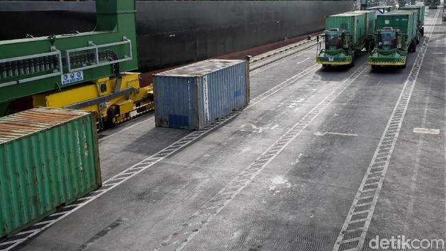 Cara Ridwan Kamil Kurangi Kemacetan Tol Jakarta-Bekasi