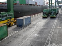 Cara Ridwan Kamil Kurangi Kemacetan Tol Jakarta-Bekasi