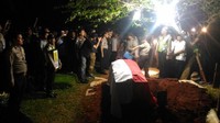 “Kita semua merasa kehilangan atas kepergian almarhum sebagai rekan yang memegang teguh prinsip, yang rajin dan teguh menjalankan tugas negara,” kata Indarto dalam pidatonya. (Foto: Samsudhuha Wildansyah/detikcom)