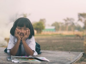 Cerita Guru Mengajar di Tengah Pandemi: Hujan-hujanan Keliling Rumah Siswa