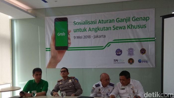 Sosialisasi ganjil genap untuk taksi online/Foto: Trio Hamdani/detikFinance Sosialisasi ganjil genap untuk taksi online/Foto: Trio Hamdani/detikFinance