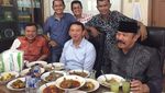 Kangen Ahok? Lihat Lagi Momen Serunya Saat Menikmati Makanan