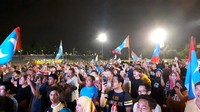 Suasana nonton bareng perhitungan pemilu di Dataran Petaling Jaya, Selangor, Kamis (10/5/2018) sekitar pukul 00.00 waktu setempat. (Foto: Haris Fadhil/detikcom)