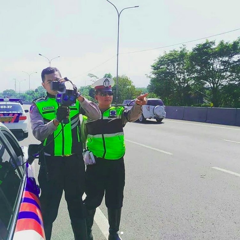 Speedgun di Jalan Tol Cipularang. Foto: Instagram/@turjawali.lantascimahi Speedgun di Jalan Tol Cipularang. Foto: Instagram/@turjawali.lantascimahi