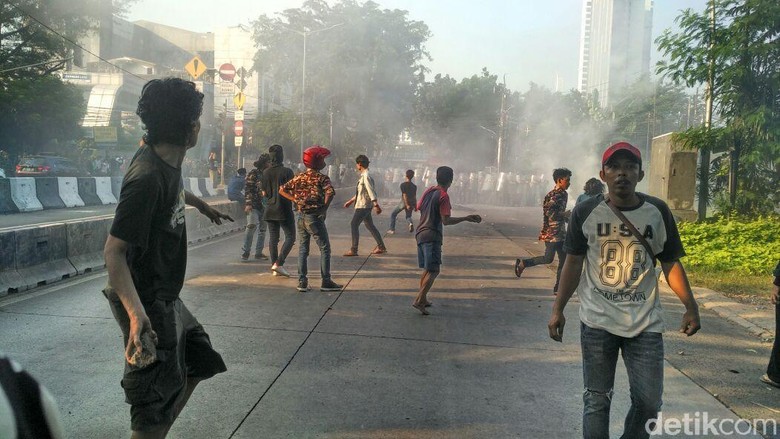 Detik-detik Kerusuhan di Kompleks Kodam yang Bikin Macet Detik-detik Kerusuhan di Kompleks Kodam yang Bikin Macet