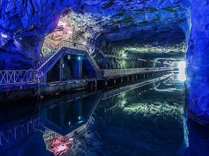 Bekas Terowongan Perang yang Kini Jadi Tempat Konser