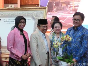 Foto: Senyum BJ Habibie yang Kini Sehat Kembali