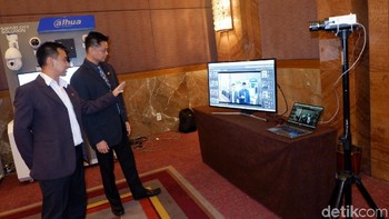 Semua seri kamera pemantau yang dikelompokkan dalam tiga segmen ini ditawarkan untuk konsumen ritel (end user) maupun untuk korporasi dan project based, termasuk untuk memasok kebutuhan smart city.