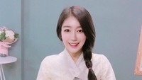 Apalagi saat gadis cantik ini mengenakan hanbok atau pakaian tradisional khas Korea. Kecantikannya makin terpancar! (Instagram/@90_allie)