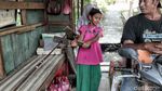 Berkenalan dengan Gadis Cilik Penarik Perahu Eret di Cilincing