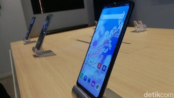 Maksudnya adalah, Anda bisa meluaskan layar sampai terpotong notch atau tidak. Oleh LG, fitur ini disebut Full Vision. (Foto: detikINET/Muhammad Alif Goenawan)