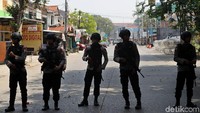 Polisi mensterilisasi area depan Mako Brimob sampai radius 100 meter.