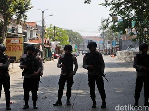 Video Polisi Akui 5 Anggota Gugur, 1 Napi Teroris Tewas