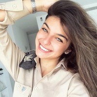 Israel merupakan satu-satunya negara di dunia yang mengharuskan perempuan berusia 18 sampai 26 tahun untuk bertugas di angkatan bersenjata selama dua tahun. Tak terkecuali model cantik Noa Elharar. Foto: Instagram