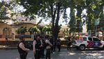 Foto: Kawat Berduri dan Barracuda di Depan Mako Brimob
