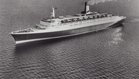 Kapal pesiar QE2 tak lagi menjelajah namun berubah menjadi hotel di Dubai (CNN Travel)