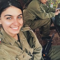 Meskipun banyak wanita Israel lainnya yang terpaksa menjalani program tersebut, Noa tampaknya menangani tugasnya dengan baik dan berbagi kehidupannya di kamp militer melalui jaringan sosialnya. Foto: Instagram
