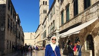 Selain Bosnia dan Herzegovina, Uyaina juga mampir ke ibukota Kroasia, Dubrovnik. Di sana, ia main ke kawasan kota tua Dubrovnik (@uyainaarshad/Instagram)