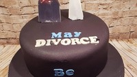 Unik nih ide @martinaburtenshaw. Temanya Star Wars dengan tulisan, May Divorce Be With You. Foto: Istimewa