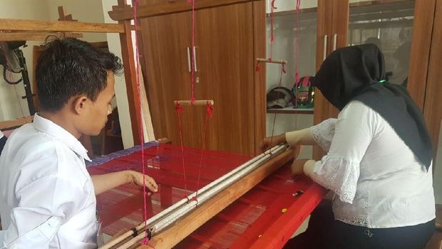 Perlunya Melestarikan Budaya Tenun Songket