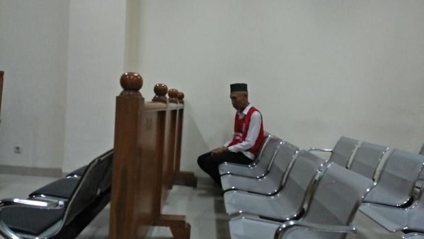 Ependi didakwa melakukan pembunuhan berencana dan penganiayaan.