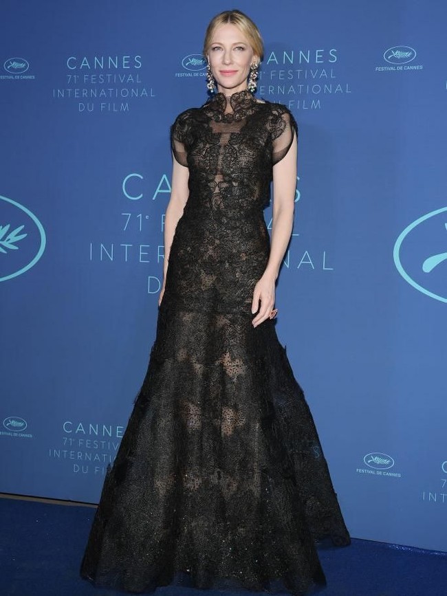 Penampilan Cate Blanchett di malam pembukaan Festival Film Cannes 2018, Selasa (8/5/2018), sempat menjadi perbincangan hangat. (Foto: Getty Images)