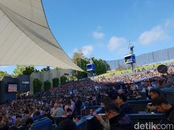 Pesta Google Diserbu Ribuan Orang, Sang CEO Jadi Bintang