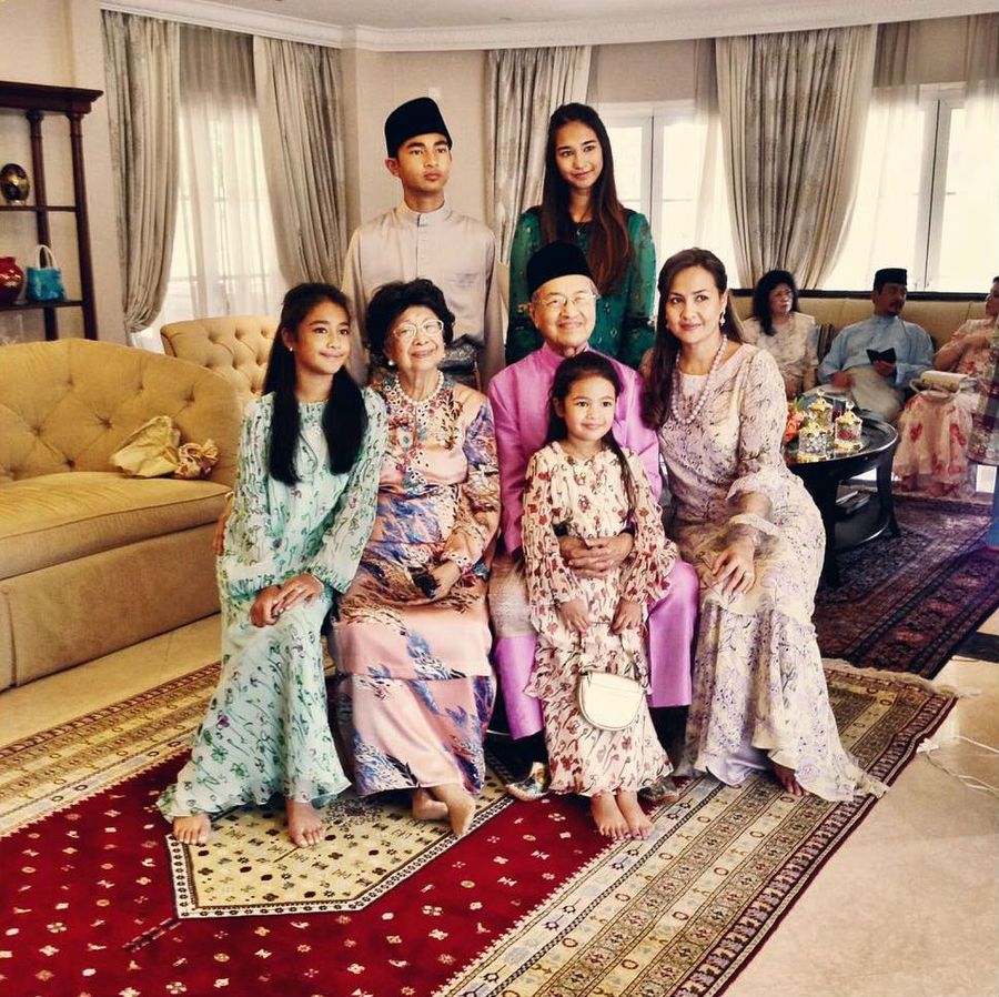 Foto Gaya Mewah Cucu Mahathir Mohamad Yang Jadi Kontroversi Di Malaysia Foto 10