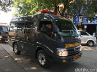 Tambah 5 Mobil, Total 7 Ambulans Masuk ke Mako Brimob