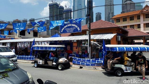 Mobil ini disediakan untuk membantu warga menuju TPS