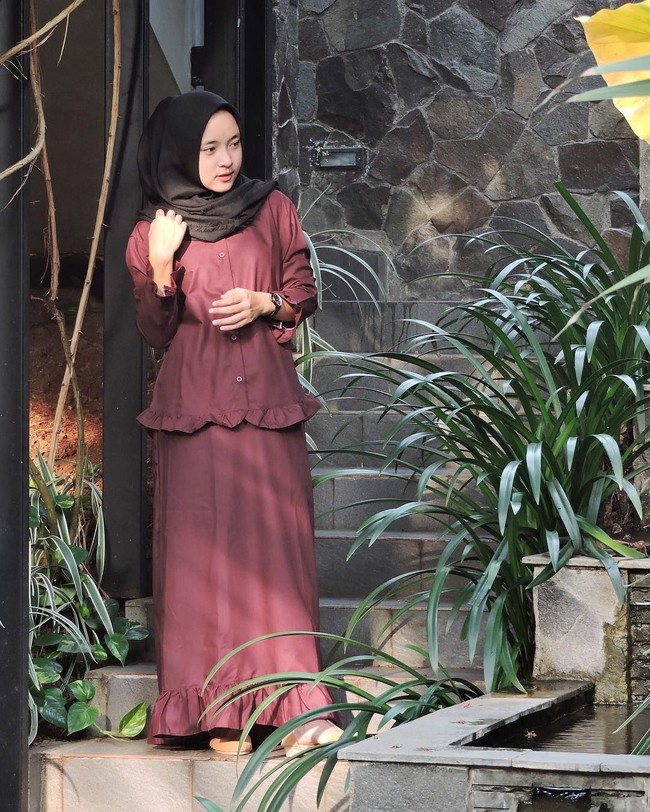 Tak hanya fans perempuan, Nisa Sabyan juga punya banyak fans dari kaum Adam. Banyak yang memuji kecantikannya hingga meminangnya di kolom komentar.Mau daftar jadi jodohnya, tulis akun Instagram bernama @maccub17. Foto: Instagram/nissa_sabyan