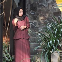 Tak hanya fans perempuan, Nisa Sabyan juga punya banyak fans dari kaum Adam. Banyak yang memuji kecantikannya hingga meminangnya di kolom komentar.Mau daftar jadi jodohnya, tulis akun Instagram bernama @maccub17. Foto: Instagram/nissa_sabyan